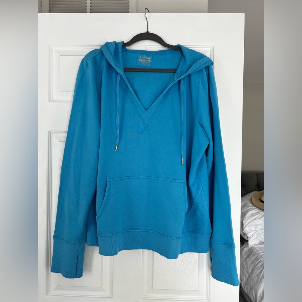 Lilly Pulitzer Luxletic sweatshirt in Bondi Blue